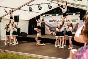Cheerleader auf der Bühne